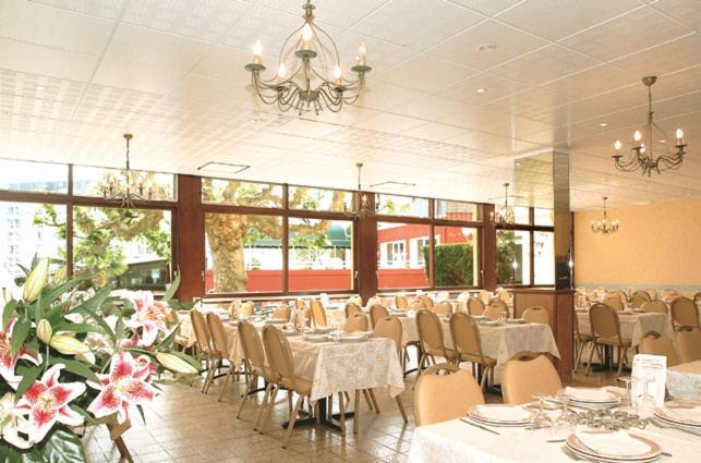 Hotel Des Rosiers Лурд Экстерьер фото